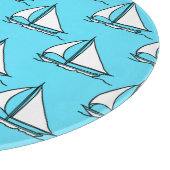 Segelboote auf blauem Seemuster Schneidebrett (Ecke)