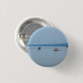 Segelboote auf dem Fluss Button (Vorne & Hinten)