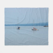 Segelboote auf dem Fluss Fleecedecke (Vorderseite (Horizontal))