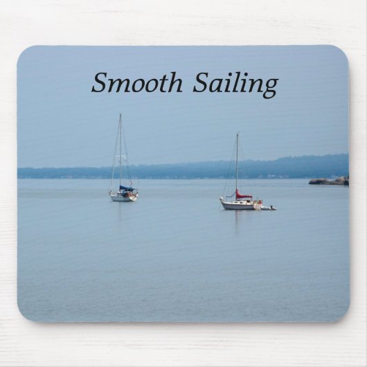 Segelboote auf dem Fluss Mousepad (Vorne)