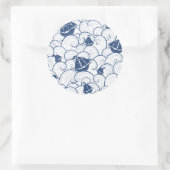 Segelboote auf dem Meeresmuster Runder Aufkleber (Tasche)