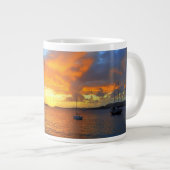 Segelboote bei Golden Sunset Tasse (Vorderseite Rechts)