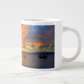 Segelboote bei Golden Sunset Tasse (Rechts)