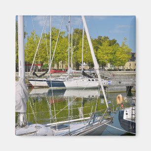 Segelboote im Hafen von Vannes in Frankreich Magnet