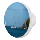 Segelboote in der Bucht Weißes und Blaues Wassersc Keramikknauf (Rechts)