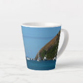 Segelboote in der Bucht Weißes und Blaues Wassersc Milchtasse (Rechte Ecke)