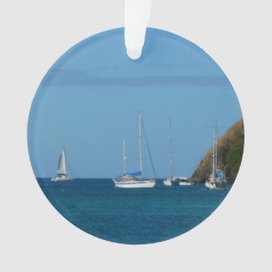 Segelboote in der Bucht Weißes und Blaues Wassersc Ornament