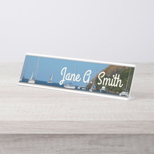 Segelboote in der Bucht Weißes und Blaues Wassersc Schreibtischnamensplakette (Vorderseite )