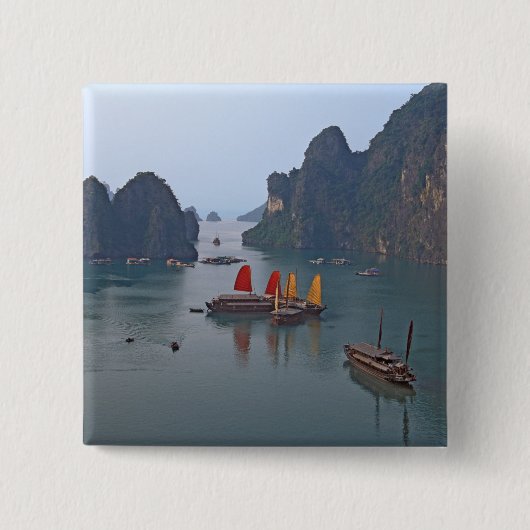 Segelboote in der Ha-Long-Bucht - Vietnam, Asien Button (Vorderseite)