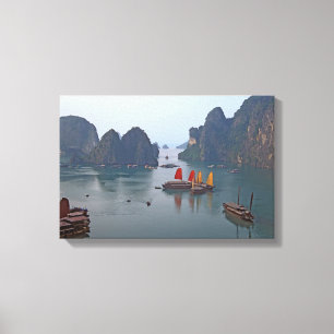 Segelboote in der Ha-Long-Bucht - Vietnam, Asien Leinwanddruck