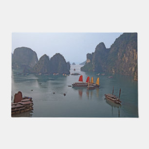 Segelboote in Ha Long Bay - Vietnam, Asien Fußmatte