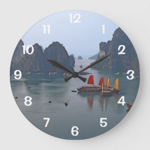 Segelboote in Ha Long Bay - Vietnam, Asien Große Wanduhr