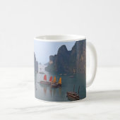 Segelboote in Ha Long Bay - Vietnam, Asien Kaffeetasse (VorderseiteRechts)