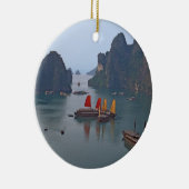 Segelboote in Ha Long Bay - Vietnam, Asien Keramik Ornament (Rechts)