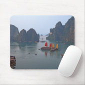 Segelboote in Ha Long Bay - Vietnam, Asien Mousepad (Mit Mouse)