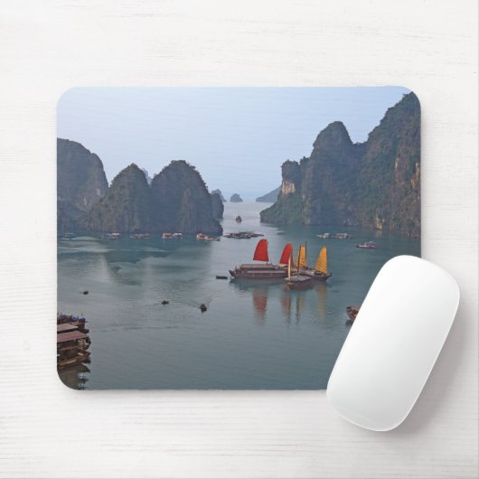 Segelboote in Ha Long Bay - Vietnam, Asien Mousepad (Mit Mouse)