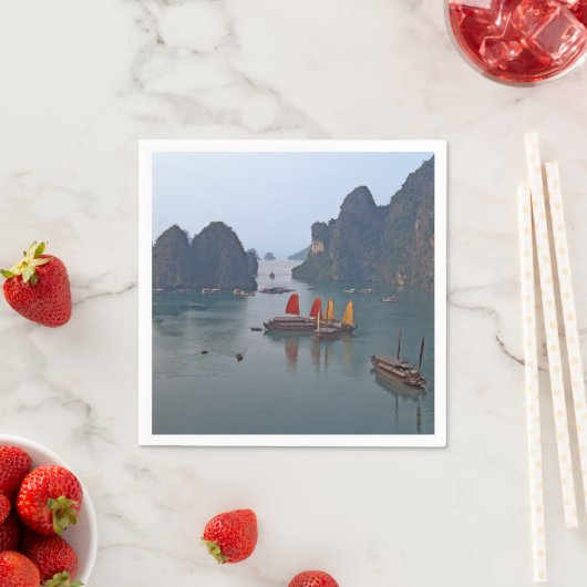 Segelboote in Ha Long Bay - Vietnam, Asien Serviette (Beispiel)