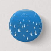 Segelboote in tiefblauem Meer - Regatta Sailboote Button (Vorderseite)