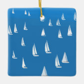 Segelboote in tiefblauem Meer - Regatta Sailboote Keramikornament (Vorderseite)