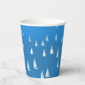 Segelboote in tiefblauem Meer - Regatta Sailboote Pappbecher (Rückseite)