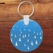 Segelboote in tiefblauem Meer - Regatta Sailboote Schlüsselanhänger (Vorderseite)