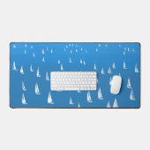 Segelboote in tiefblauem Meer - Regatta Sailboote Schreibtischunterlage (Tastatur & Maus)