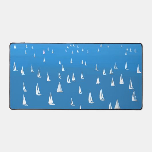 Segelboote in tiefblauem Meer - Regatta Sailboote Schreibtischunterlage (Vorderseite)