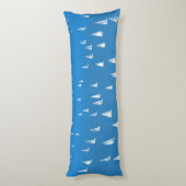 Segelboote in tiefblauem Meer - Regatta Sailboote Seitenschläferkissen (Rückseite (Vertikal))