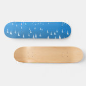 Segelboote in tiefblauem Meer - Regatta Sailboote Skateboard (Horizontal)