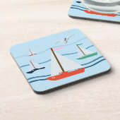 Segelboote, Möwen, Meereswellen Getränkeuntersetzer (Linke Seite)