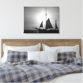 Segeln Aruba Dusk in Schwarz und Weiß (Landschaft) Leinwanddruck (Insitu (Schlafzimmer))