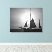 Segeln Aruba Dusk in Schwarz und Weiß (Landschaft) Leinwanddruck (Insitu (Holzboden))