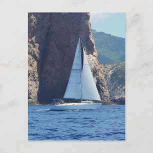 Segeln entlang der Küste Sardiniens Postkarte