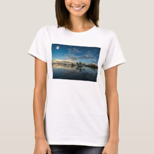 Segeln nahe Iquitos T-Shirt