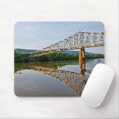 Segeln unter einer Brücke über den Tennessee Mousepad (Mit Mouse)