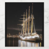 Segelschiff an der Anlegestelle Weinetikett (Einzelnes Label)