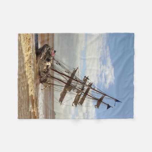 SEGELSCHIFF AUF DEM STRAND FLEECEDECKE (Vorderseite (Horizontal))