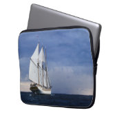 Segelschiff auf der Ostsee Laptopschutzhülle (Vorderseite Links)