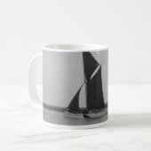 Segelschiff-Erinnerung Kaffeetasse (Vorderseite Links)