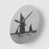 Segelschiff-Erinnerung Runde Wanduhr (Winkel)