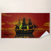 Segelschiff Pirate Ship bei Sunset, Name Rot hinzu Strandtuch (Vorderseite)