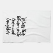 Segnen Sie dieses Haus mit Liebe und Gelächter Handtuch (Horizontal)