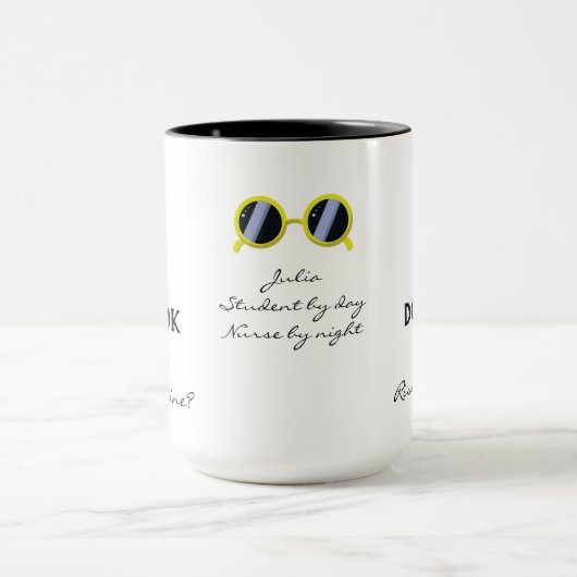 Sehe ich aus, als würde ich einen Nachtschichtarbe Tasse (Zentrum)