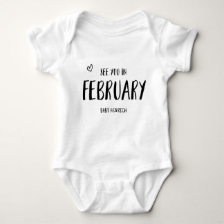 Sehen Sie sich das Baby Bodysuit im Februar an Baby Strampler