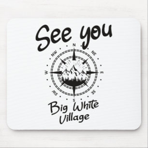 Sehen Sie sich im großen weißen Dorf Wanderurlaub  Mousepad