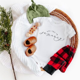 Sehen Sie sich im Januar Schwangerschaftsankündigu Baby Strampler