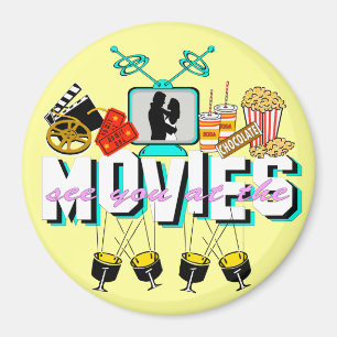 Sehen Sie sich im Kino - Helle Hintergrundfarbe Magnet