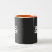 Sehen und lernen von weißem Text Zweifarbige Tasse (Mittel)