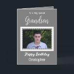 Sehr besonderer Grandson-Foto-Geburtstag Karte<br><div class="desc">Für einen ganz besonderen Enkel. Herzlichen Glückwunsch zum Geburtstag. Fügen Sie einen Namen und ein Foto hinzu. Grau und weiß.</div>
