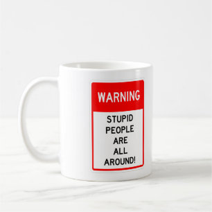 Sehr lustige Leute sind alle um den Sign Kaffeetasse